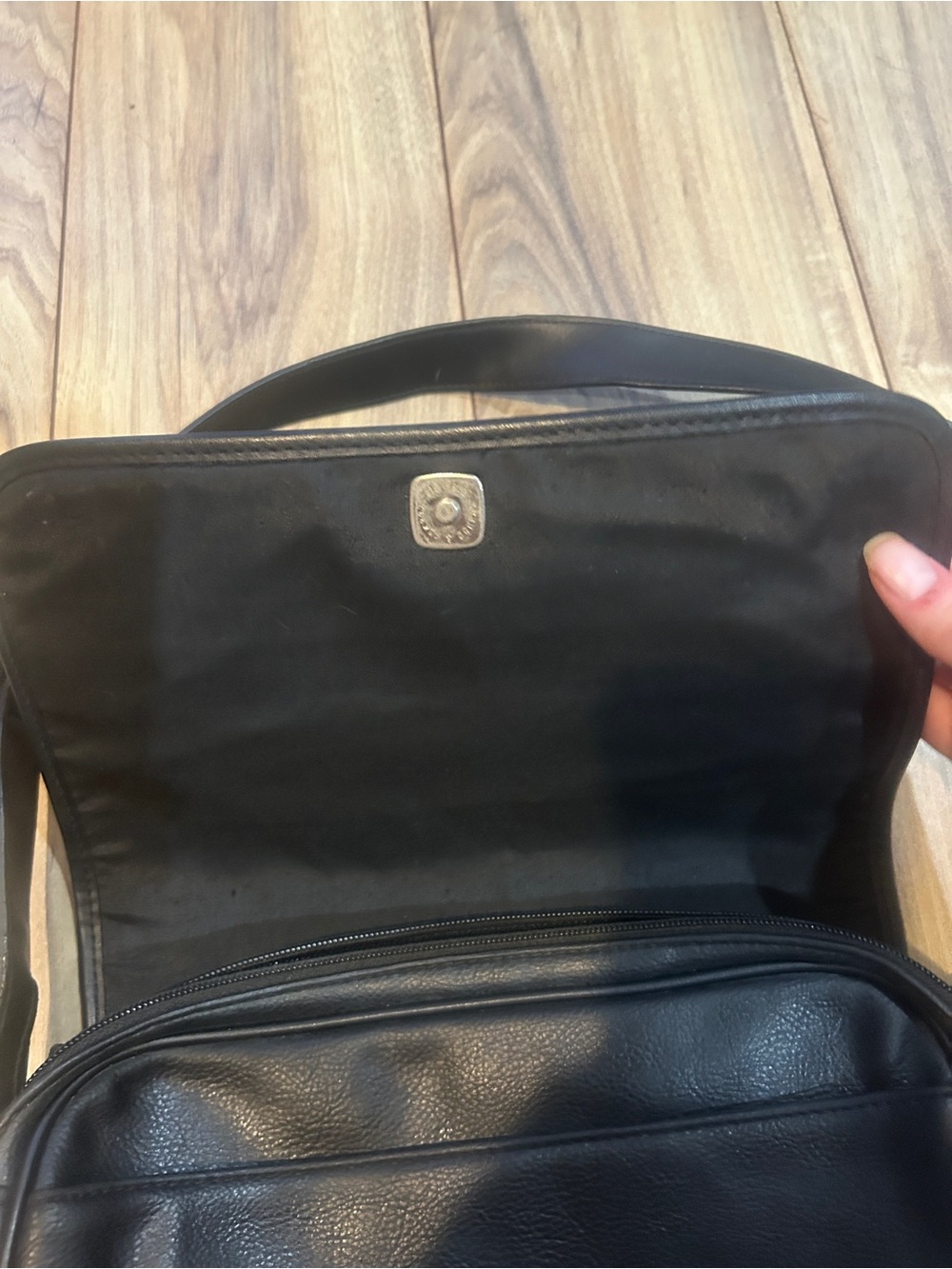 Black Leather Shoulder Bag - Timeless Everyday Carry - Picture 2 of 8